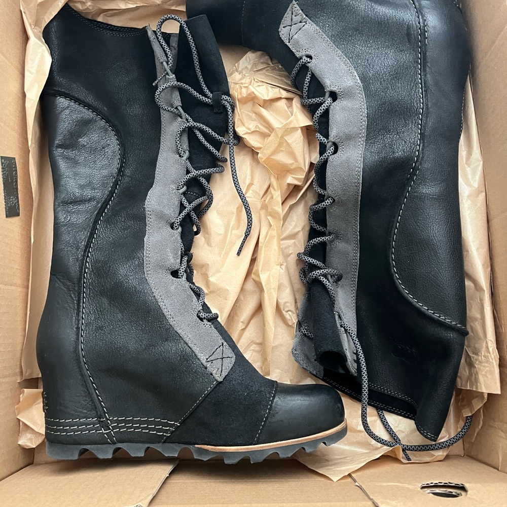 Sorel Black and Gray Lace Up Boots